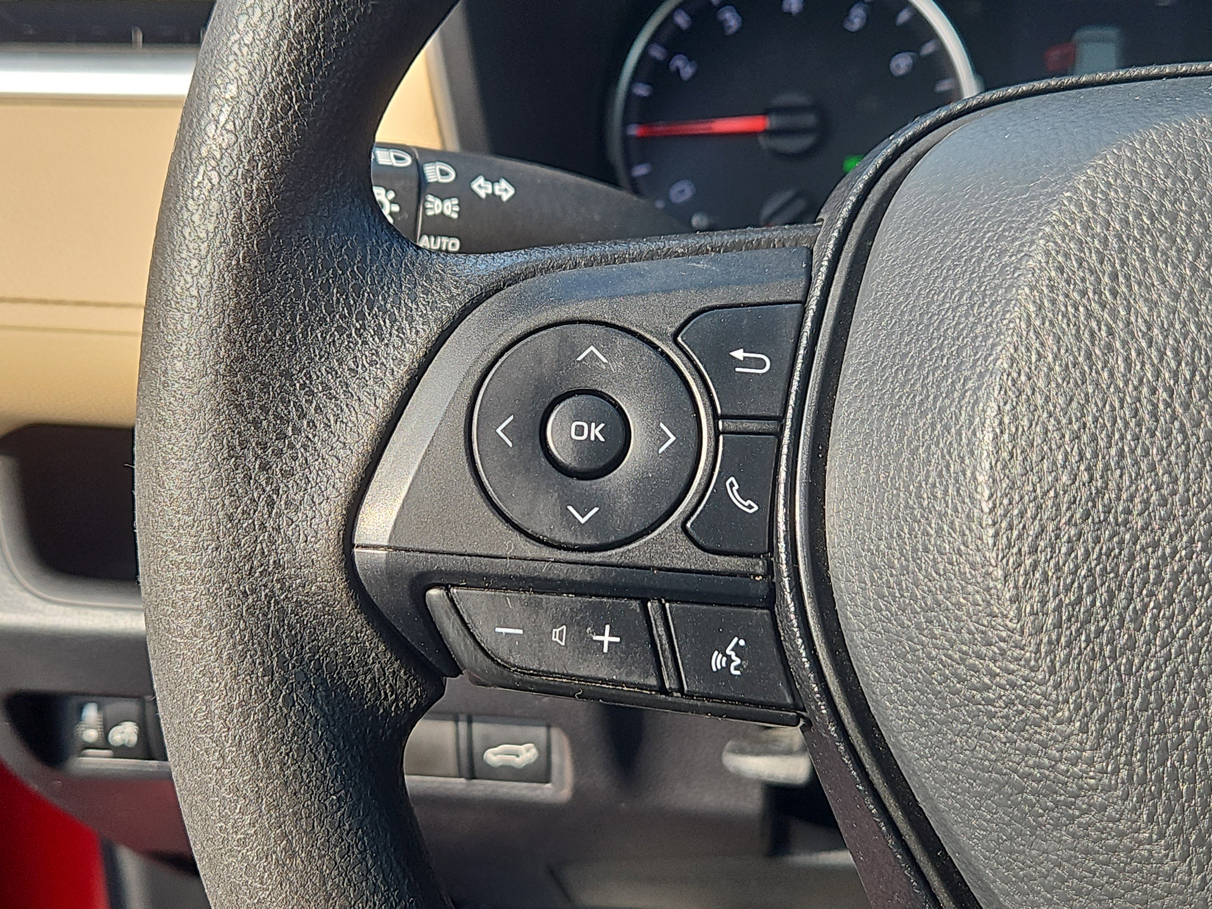 Used 2022 Toyota RAV4 XLE w/ Convenience Package image 16