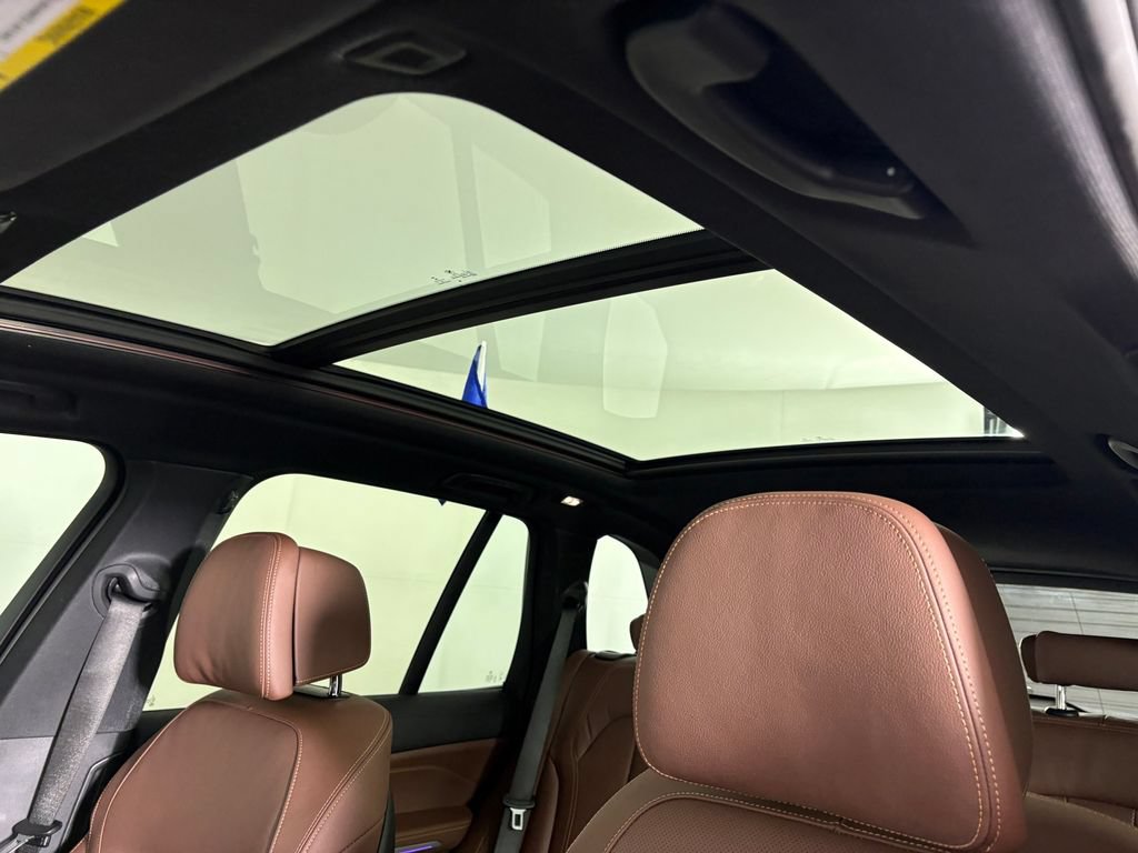 Used 2021 BMW X5 M50i AWD/4WD image 25