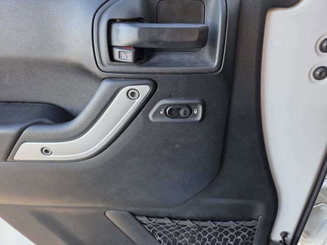 Used 2017 Jeep Wrangler Unlimited Sahara w/ Connectivity Group image 25