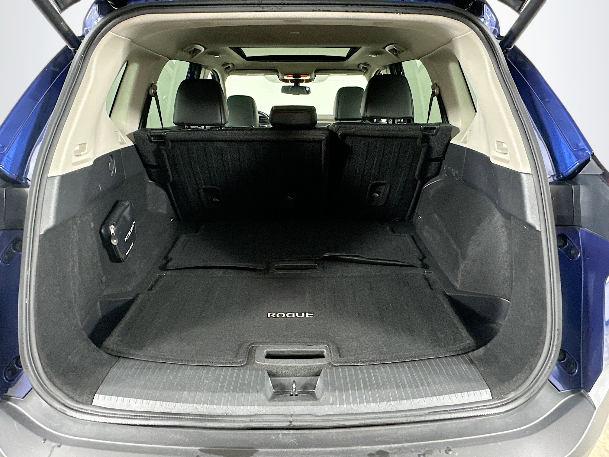 Used 2023 Nissan Rogue SL w/ SL Premium Package image 30