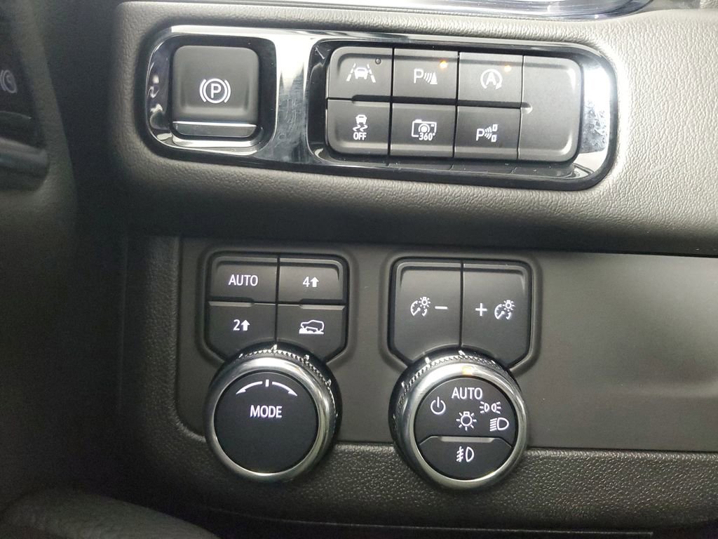 Used 2025 GMC Yukon Denali image 35