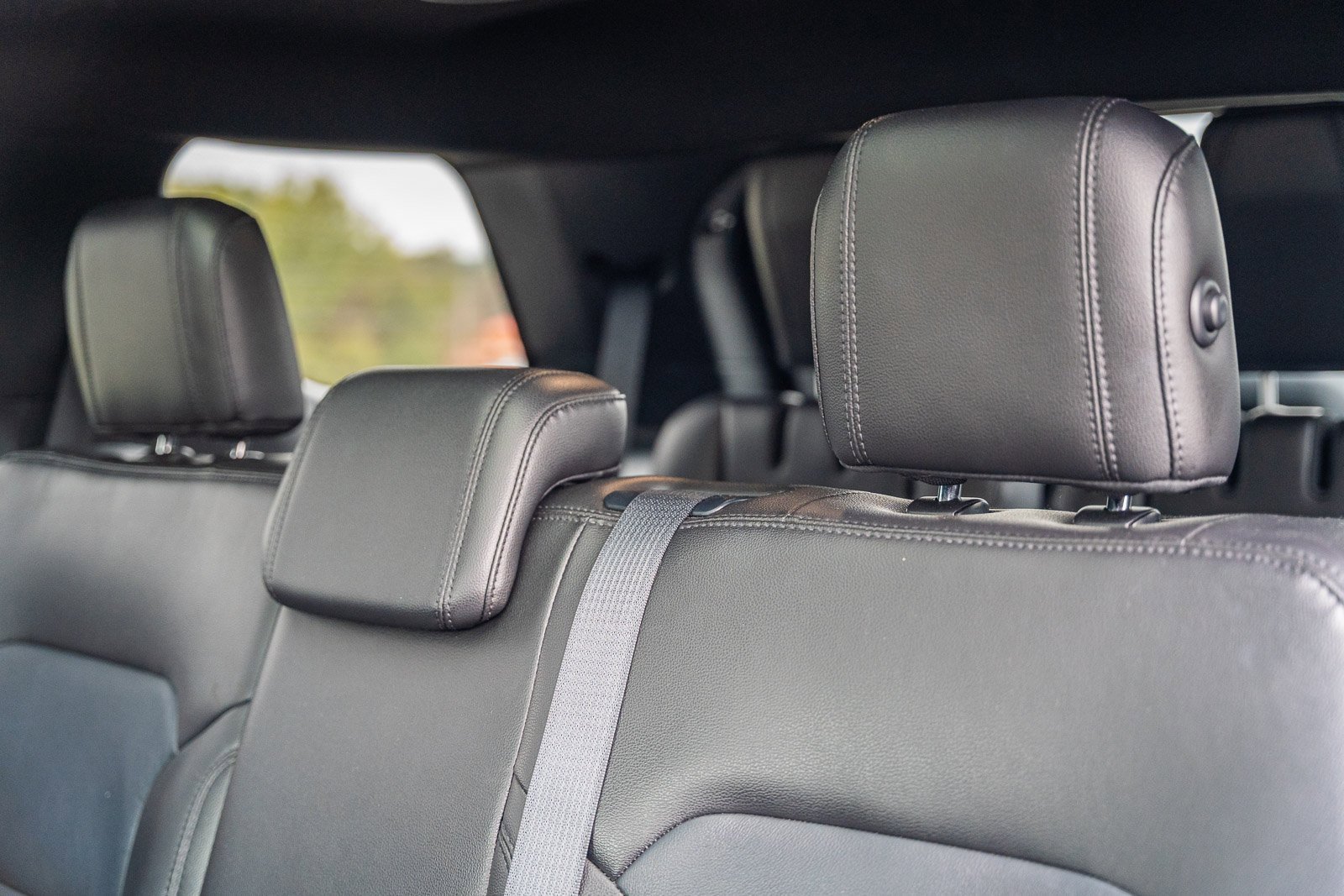 Certified 2018 Ford Explorer XLT w/ Equipment Group 202A image 19