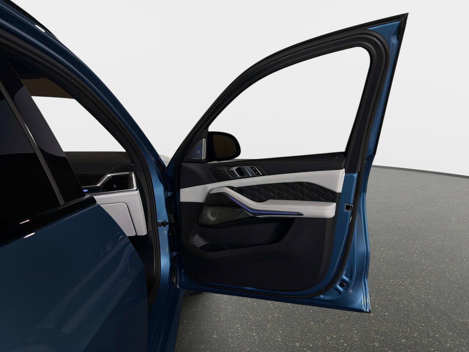 Used 2026 BMW X5 M Competition image 23