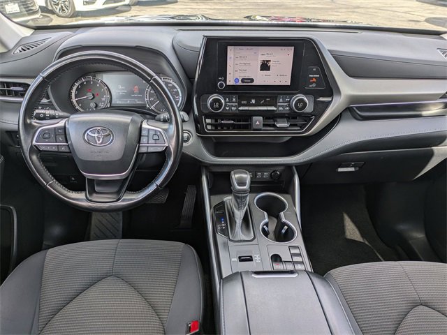 Used 2023 Toyota Highlander LE image 16