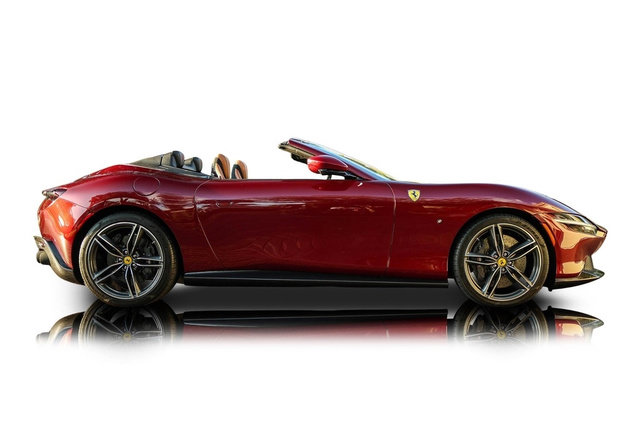Used 2025 Ferrari Roma Spider RWD image 2