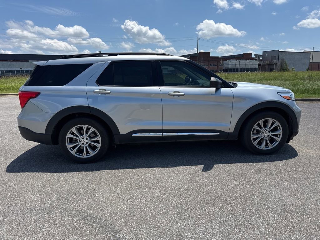 Used 2021 Ford Explorer XLT w/ Equipment Group 202A RWD image 4