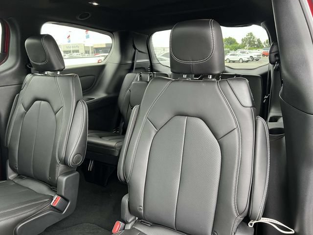 New 2025 Chrysler Pacifica Select AWD/4WD image 28
