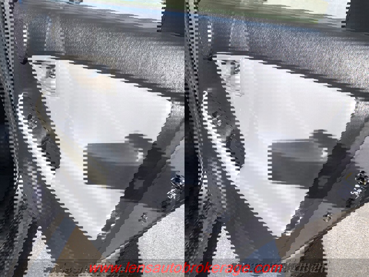 Used 2013 Toyota Prius Four image 18