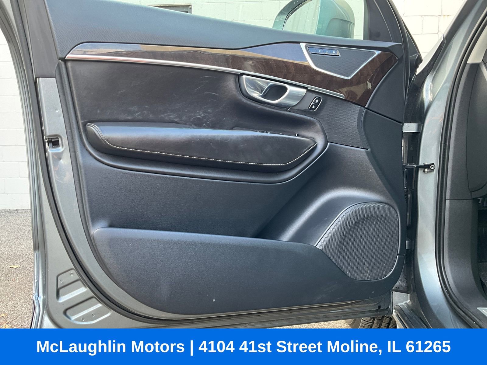 Used 2017 Volvo XC90 T6 Momentum image 24