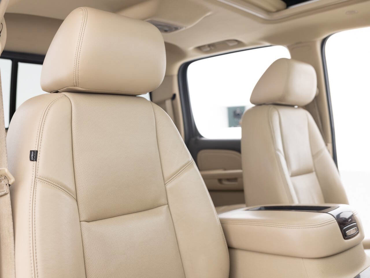 Used 2013 GMC Sierra 2500 Denali w/ Suspension Package, Off-Road image 30