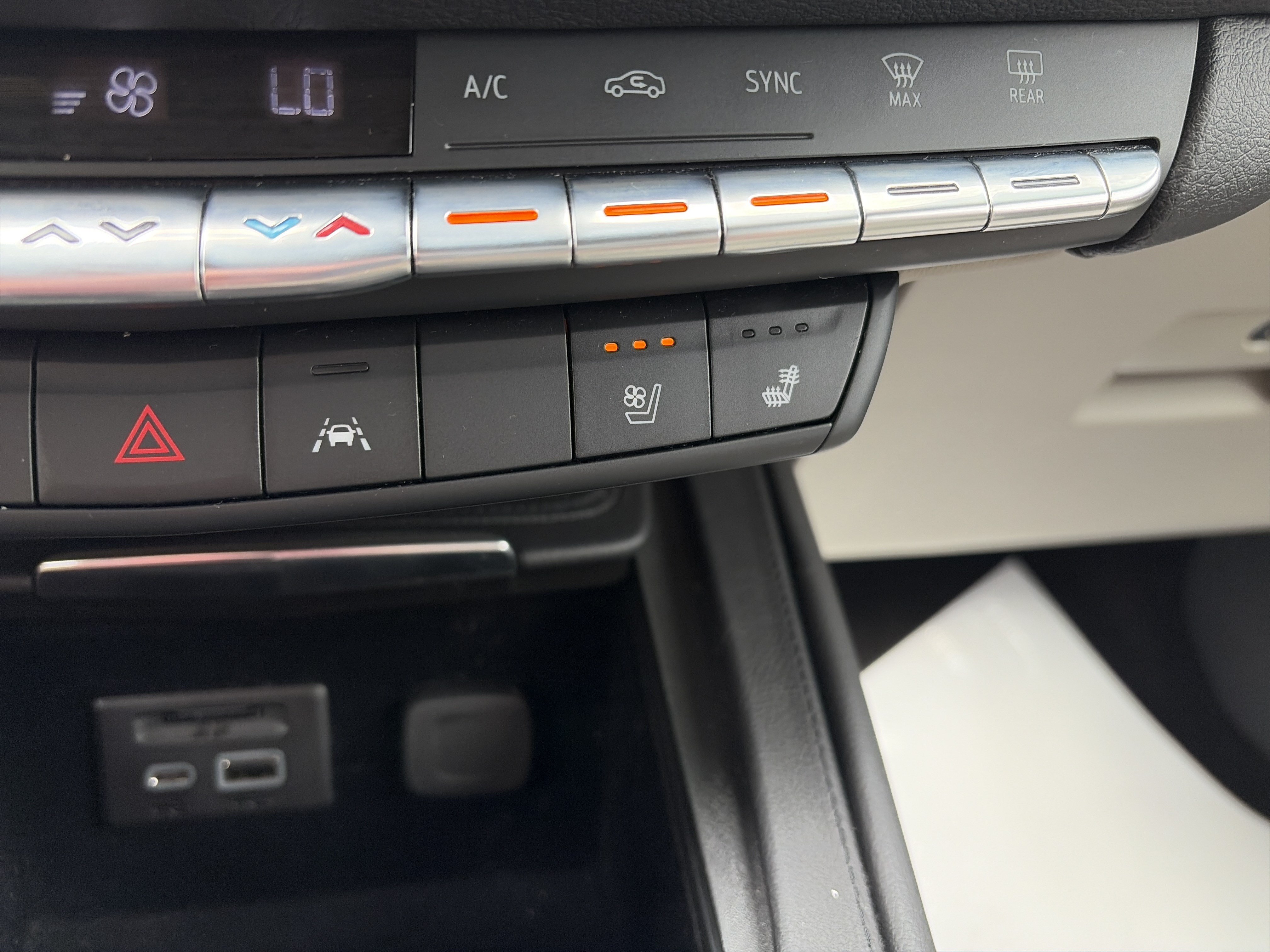 Used 2019 Cadillac XT4 Premium Luxury w/ Enhanced Visibility Package AWD/4WD image 28