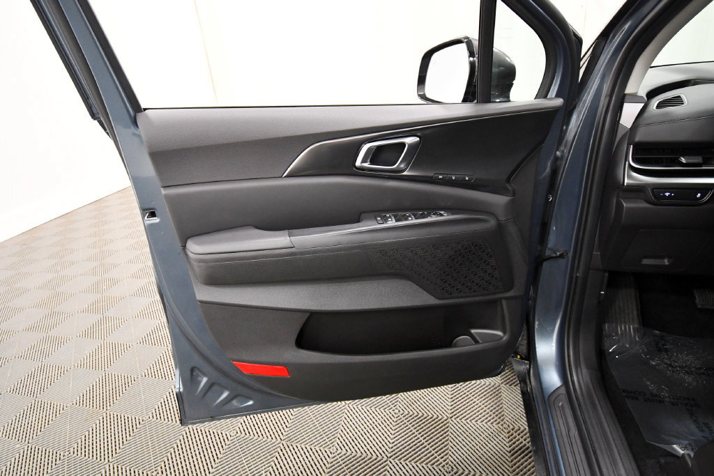 Certified 2026 Kia Carnival SX w/ SX Dark Edition Package FWD image 14