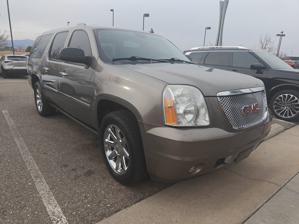 Used 2011 GMC Yukon XL Denali image 3