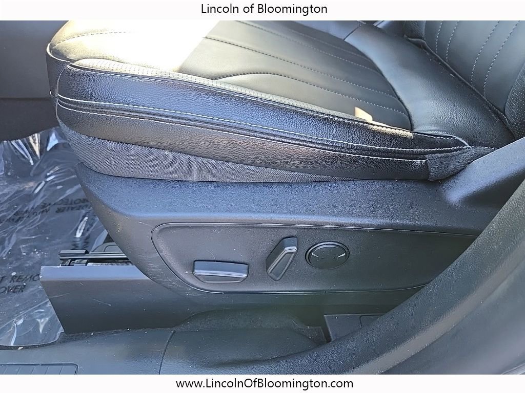 Used 2025 Ford Escape Platinum w/ Premium Technology Package image 14