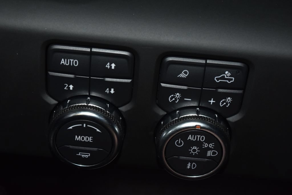 Used 2024 GMC Sierra 2500 AT4 w/ AT4 Premium Plus Package AWD/4WD image 18
