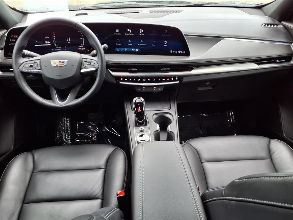 Certified 2024 Cadillac XT4 Luxury w/ Cold Weather Package FWD image 15