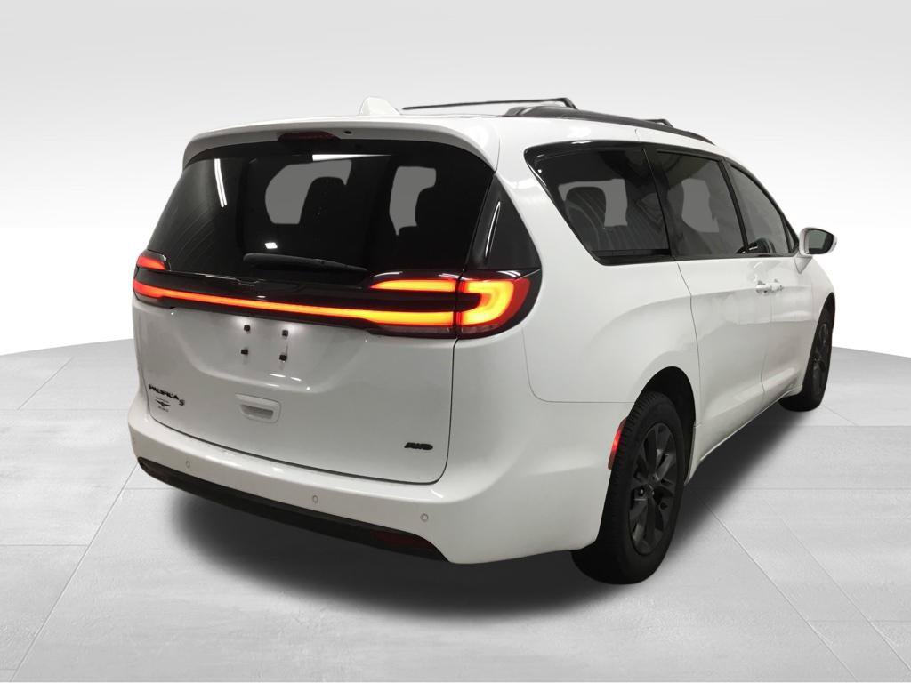 Used 2021 Chrysler Pacifica Touring-L w/ Uconnect Theater Family Group AWD/4WD image 15