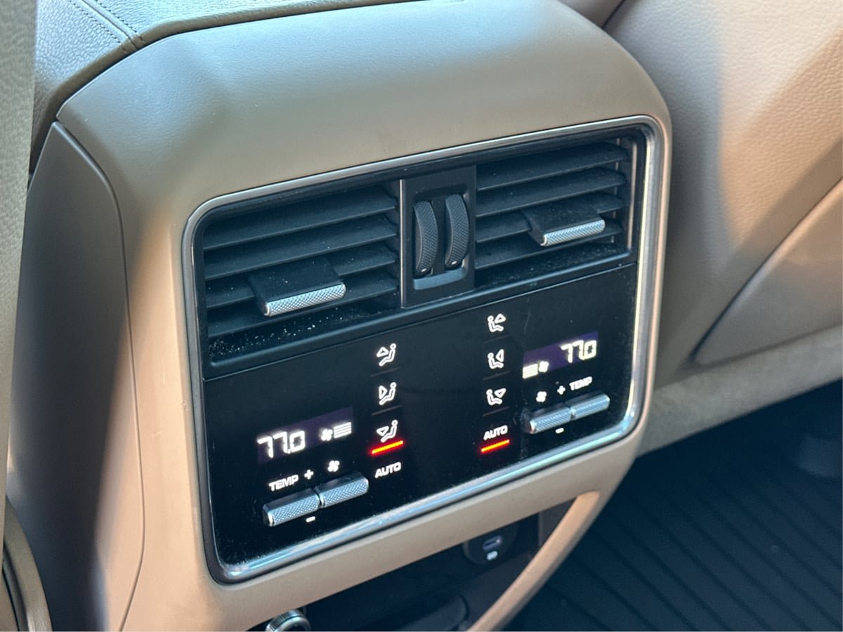 Used 2020 Porsche Cayenne AWD/4WD image 24
