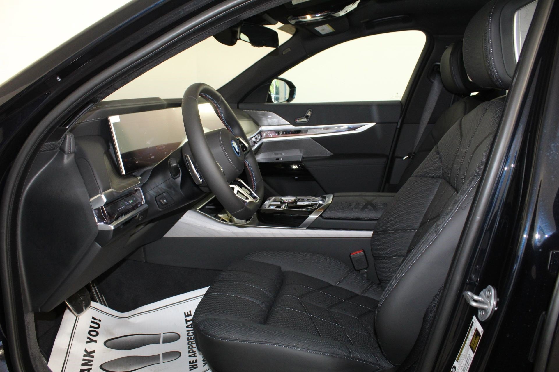 Used 2026 BMW i7 M70 w/ Premium Package image 27