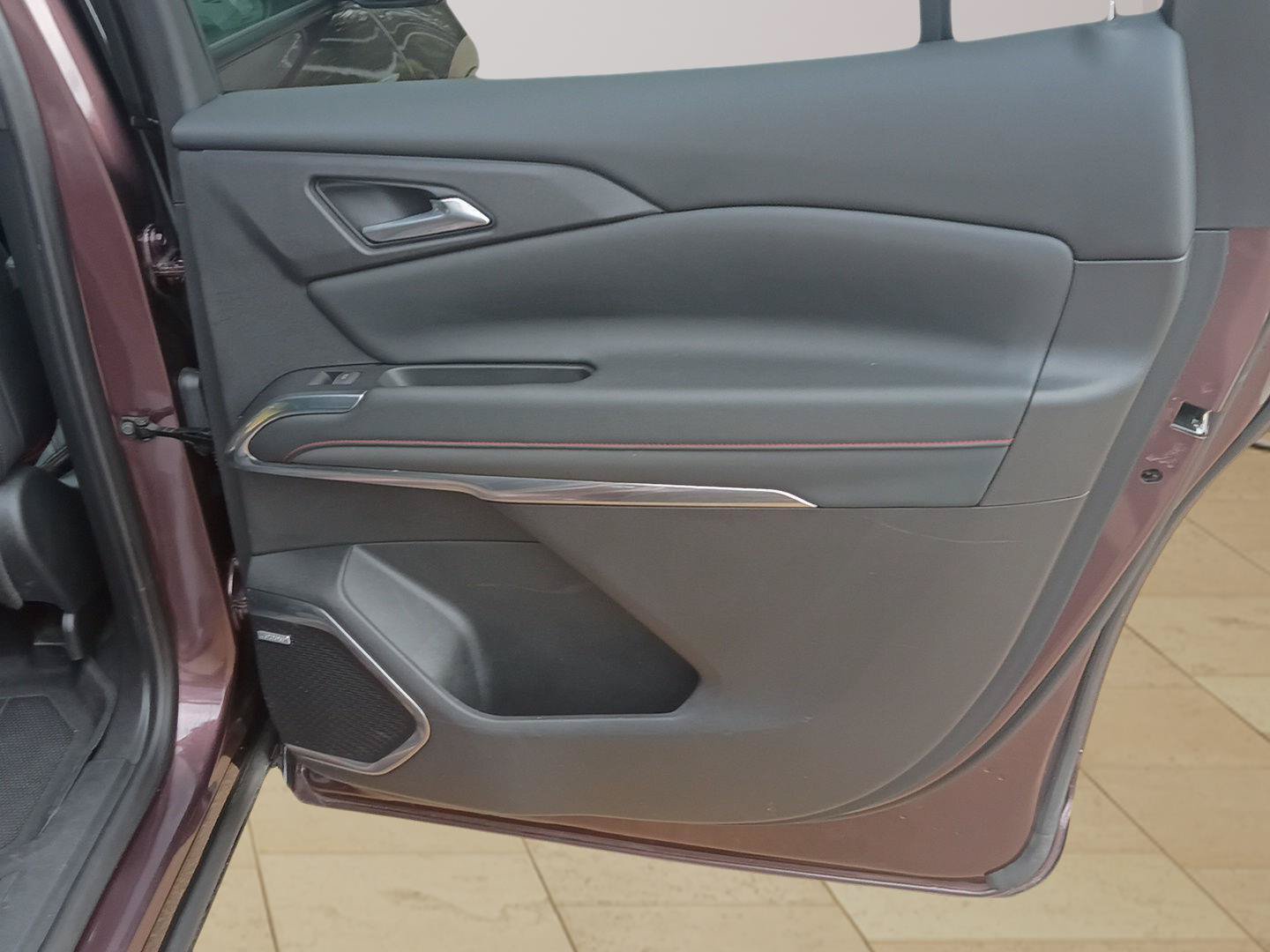 Used 2024 Chevrolet Traverse RS FWD image 46