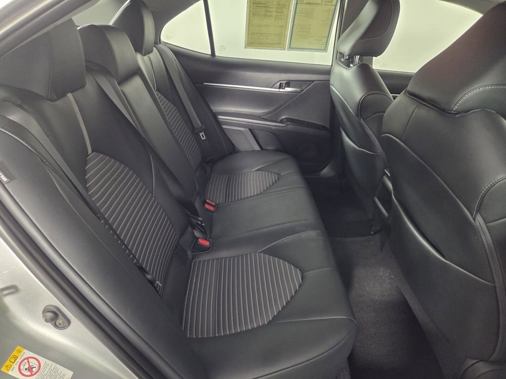 Used 2018 Toyota Camry SE FWD image 29