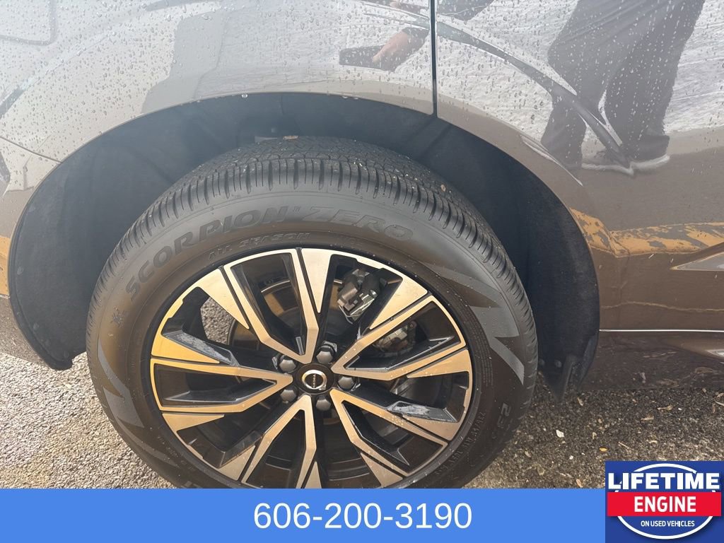Used 2025 Volvo XC60 B5 Plus w/ Climate Package image 6