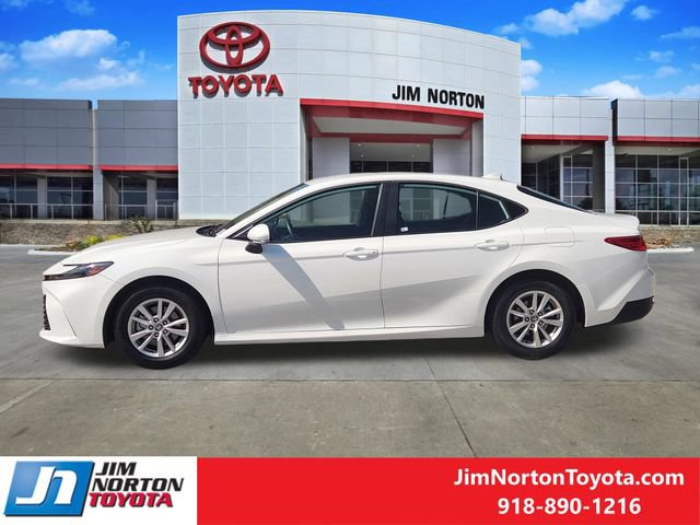 Used 2025 Toyota Camry LE FWD image 4