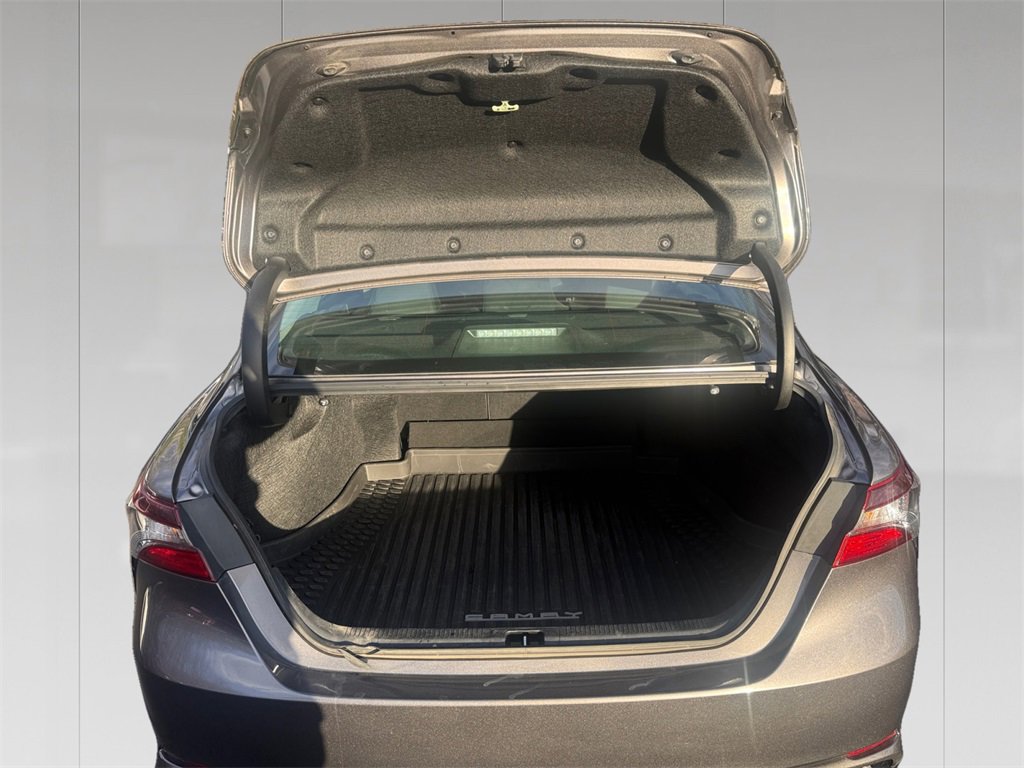 Used 2023 Toyota Camry SE w/ Cold Weather Package image 19