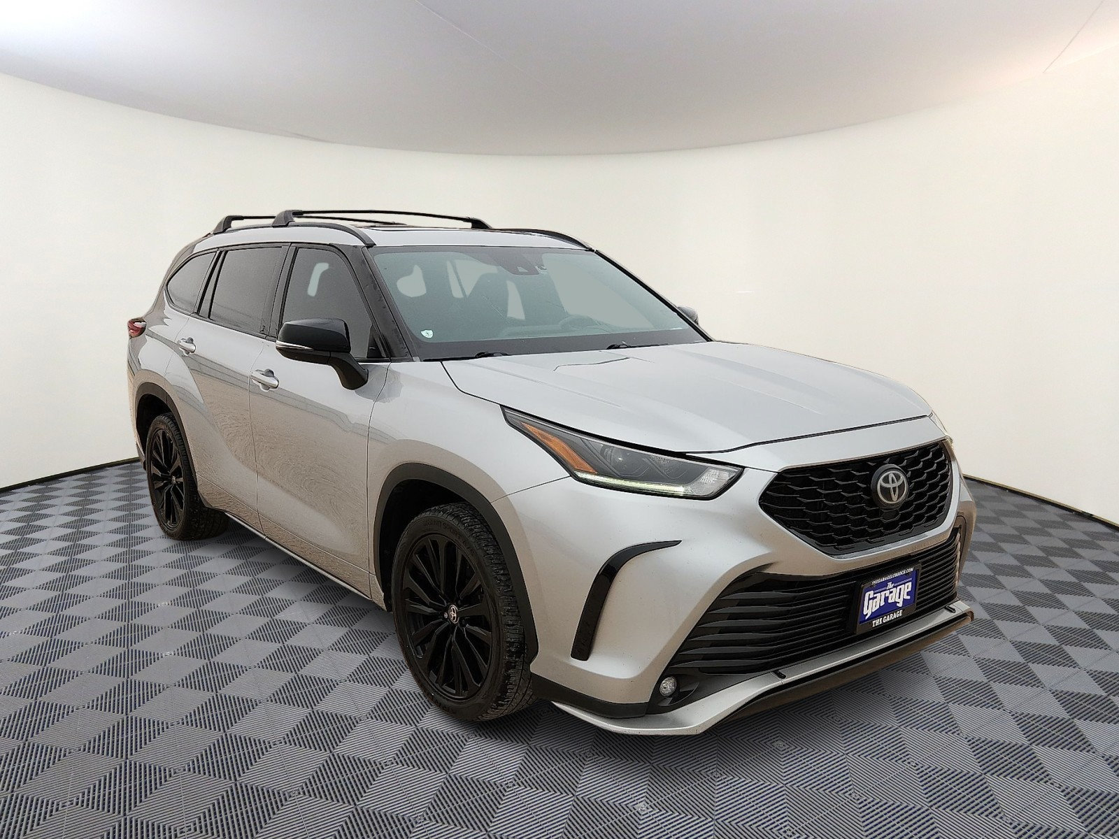 Used 2023 Toyota Highlander XSE FWD image 6