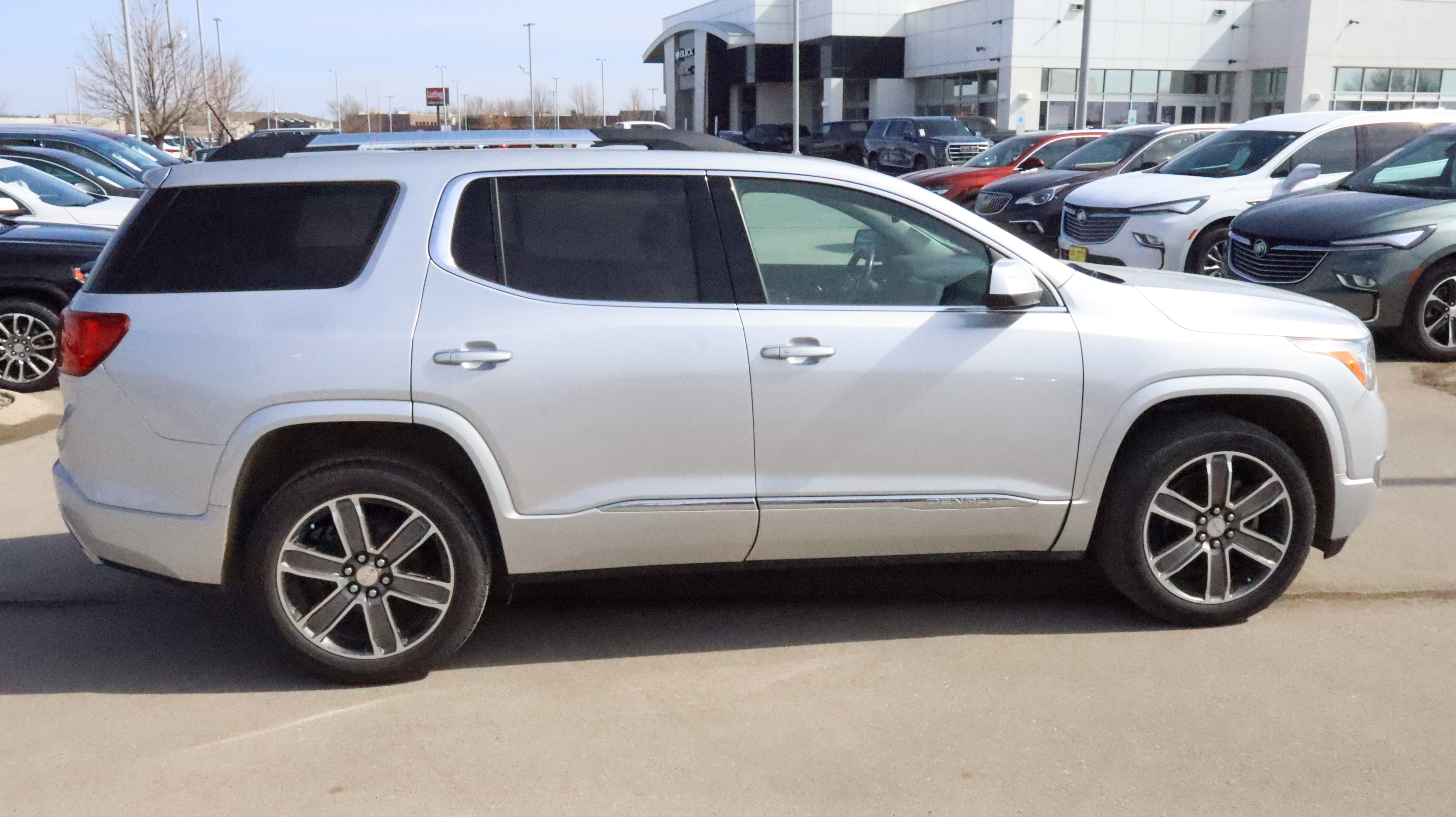 Used 2018 GMC Acadia Denali w/ Technology Package AWD/4WD image 7