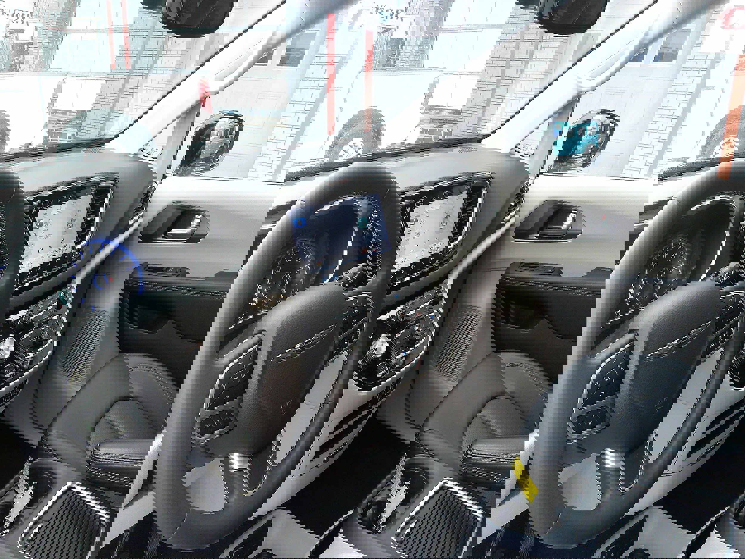 Used 2024 Chrysler Pacifica Touring-L image 18