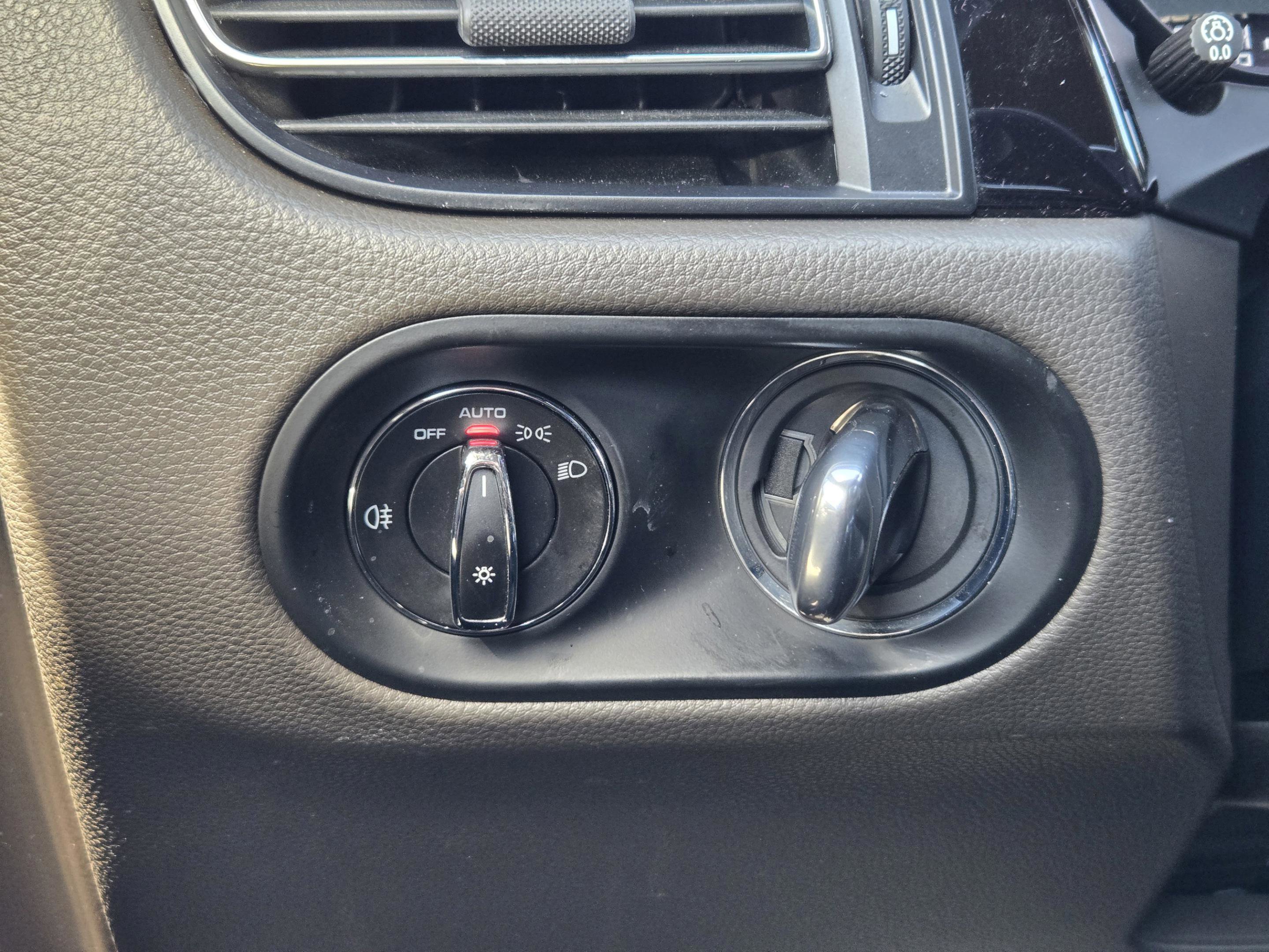 Used 2020 Porsche Macan S image 16