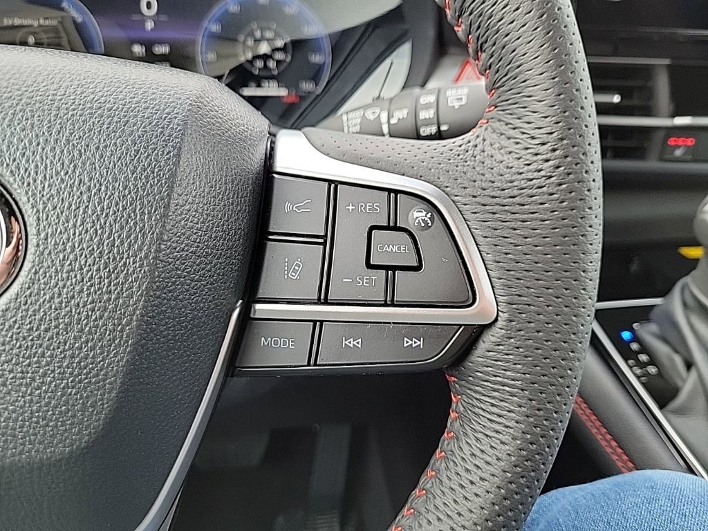 Used 2025 Toyota Sienna XSE image 29