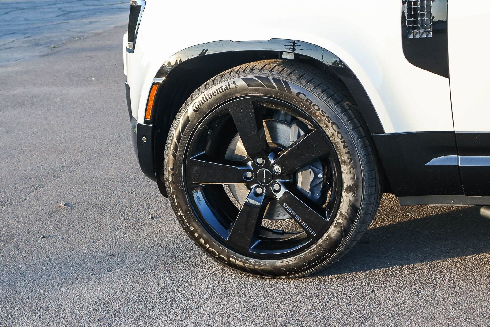 New 2026 Land Rover Defender 110 X-Dynamic SE image 9