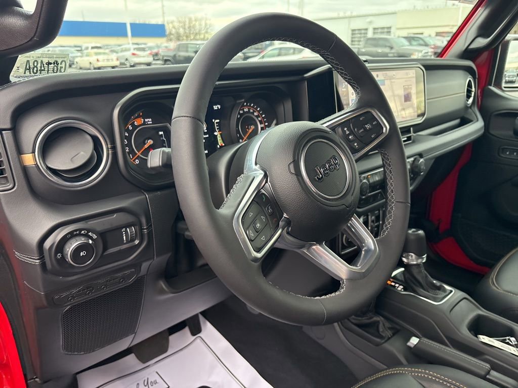 Used 2025 Jeep Wrangler Sahara image 31