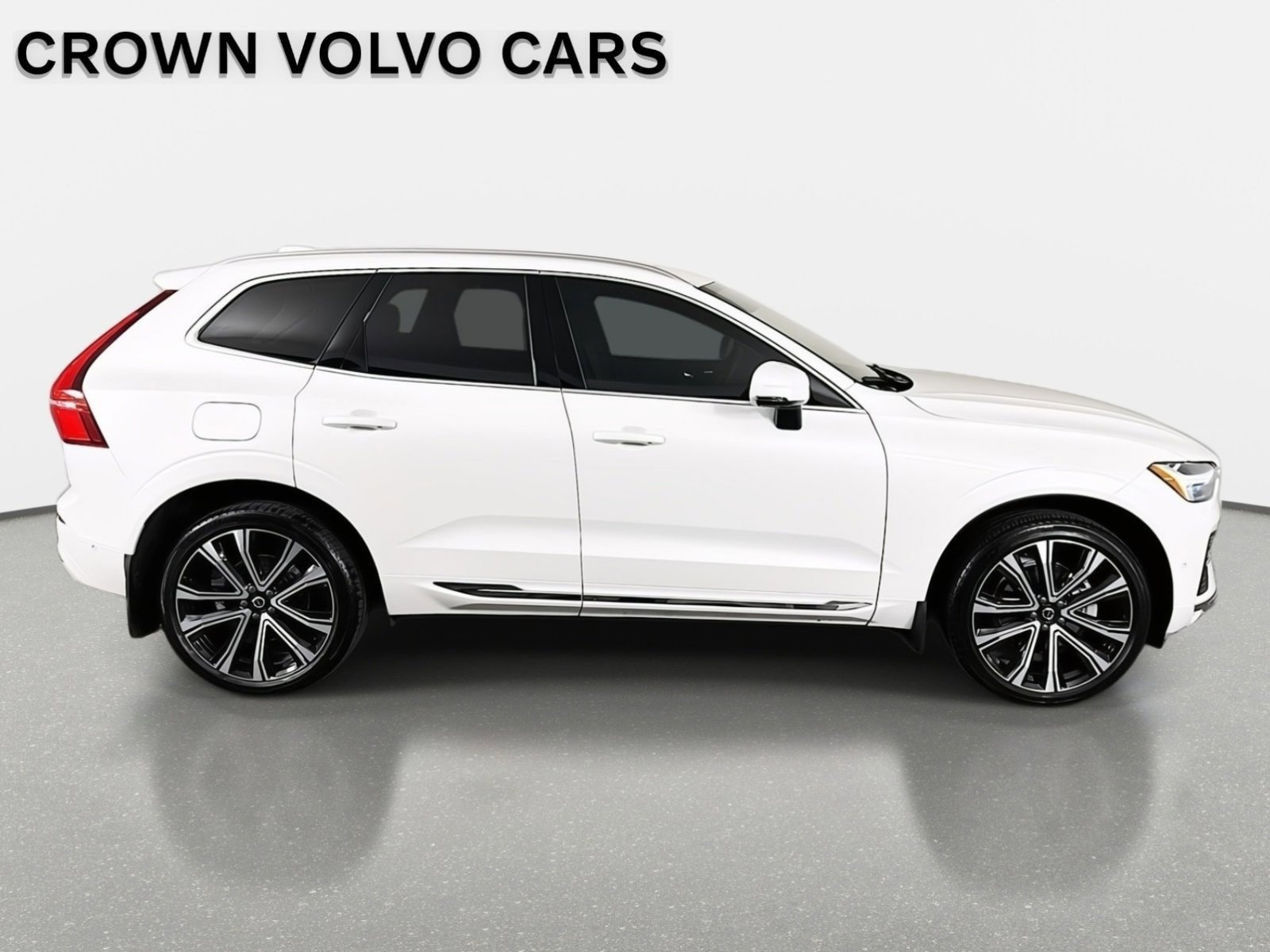 Used 2023 Volvo XC60 B5 Ultimate w/ Climate Package FWD image 5