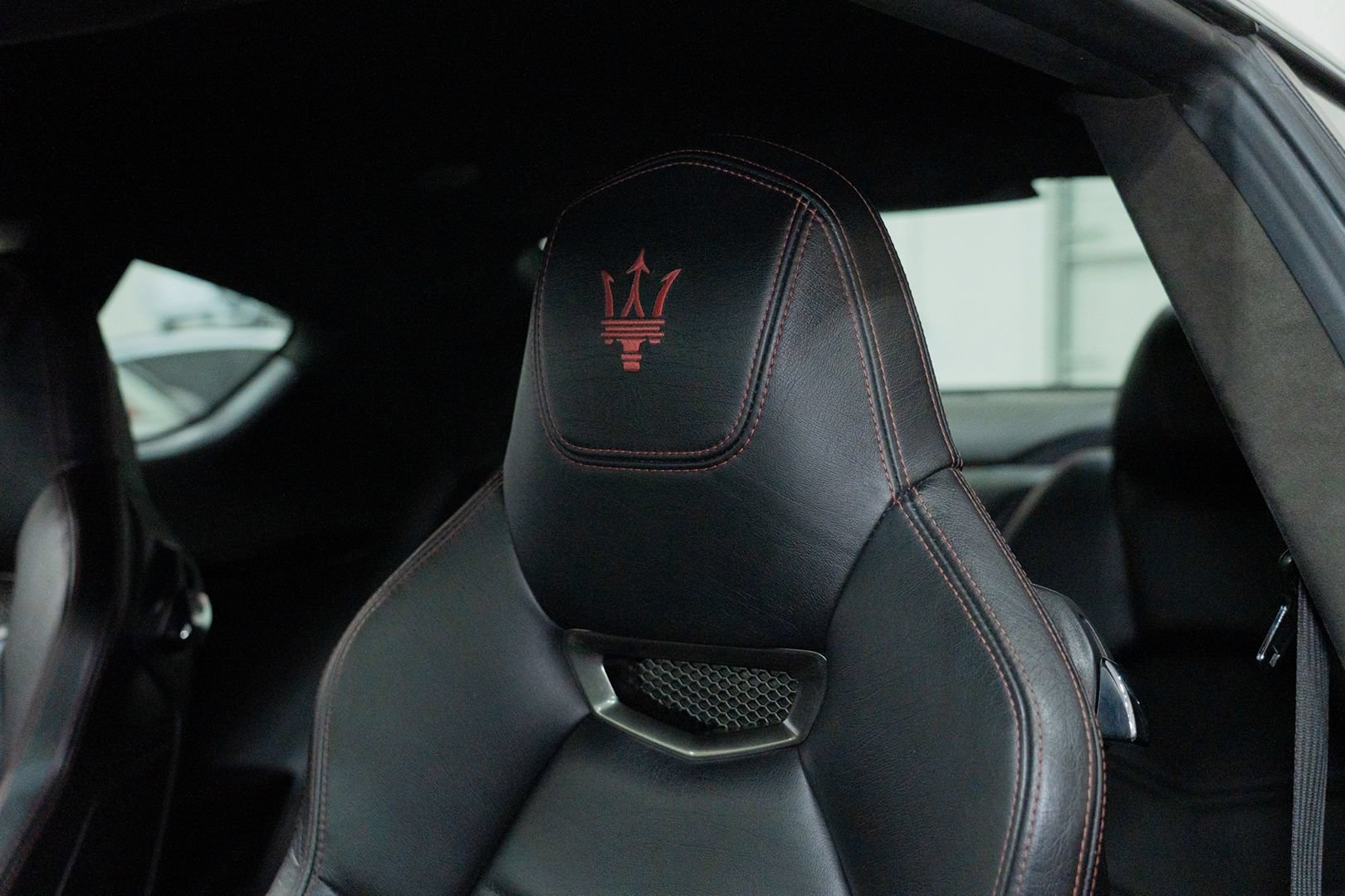 Used 2014 Maserati GranTurismo Sport RWD image 22