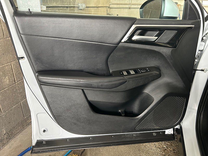 Used 2024 Mitsubishi Outlander AWD image 17