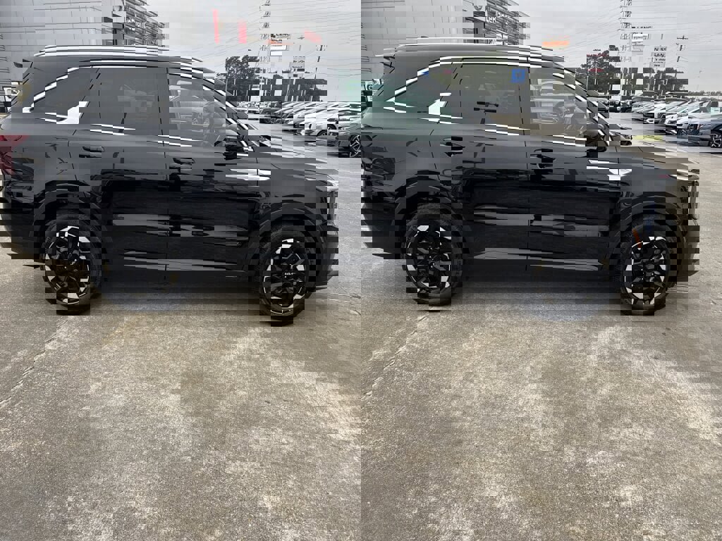 Certified 2025 Kia Sorento S w/ Panoramic Sunroof Package image 14