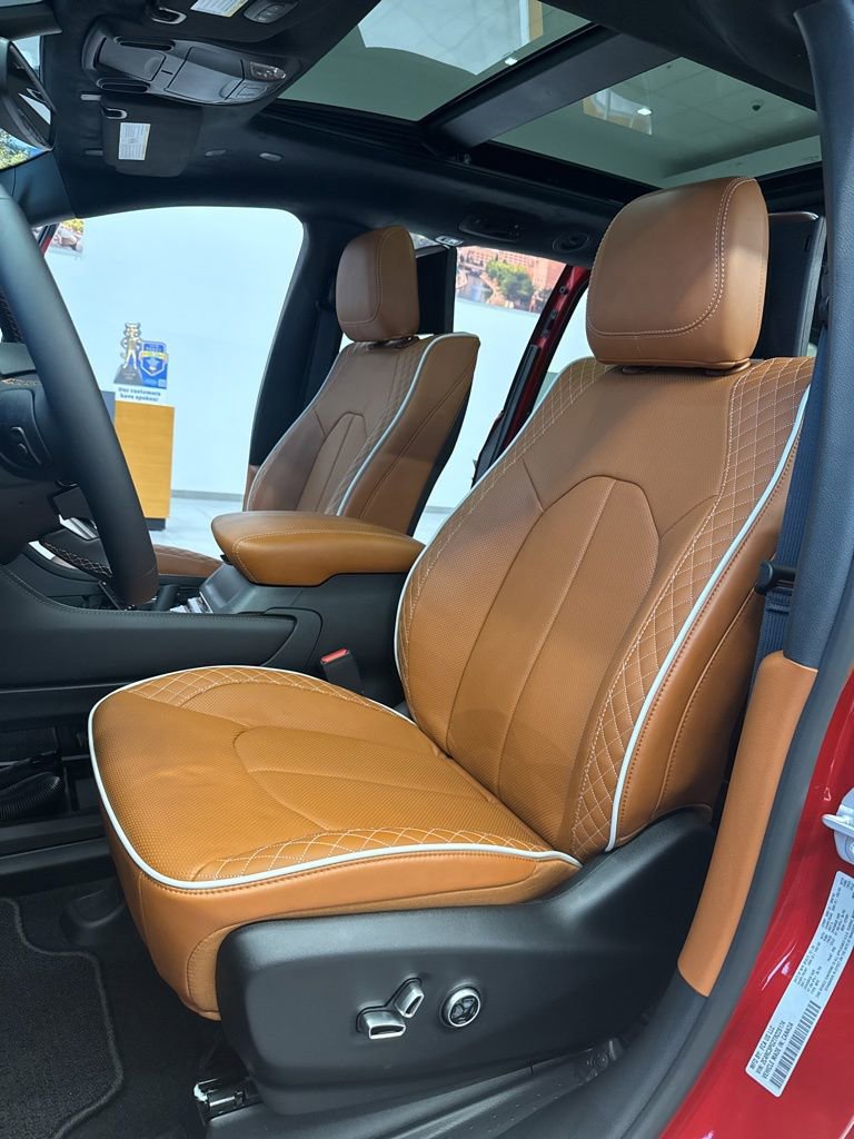 New 2026 Chrysler Pacifica Pinnacle w/ Trailer Tow Group image 15