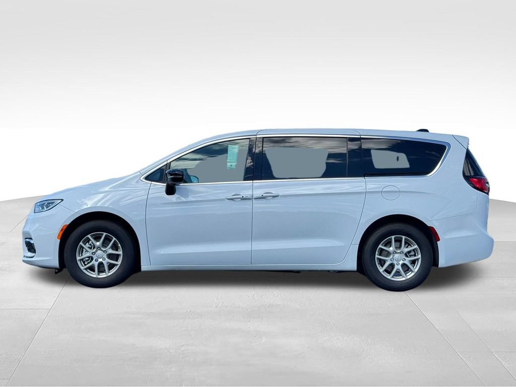 New 2026 Chrysler Pacifica Select FWD image 4