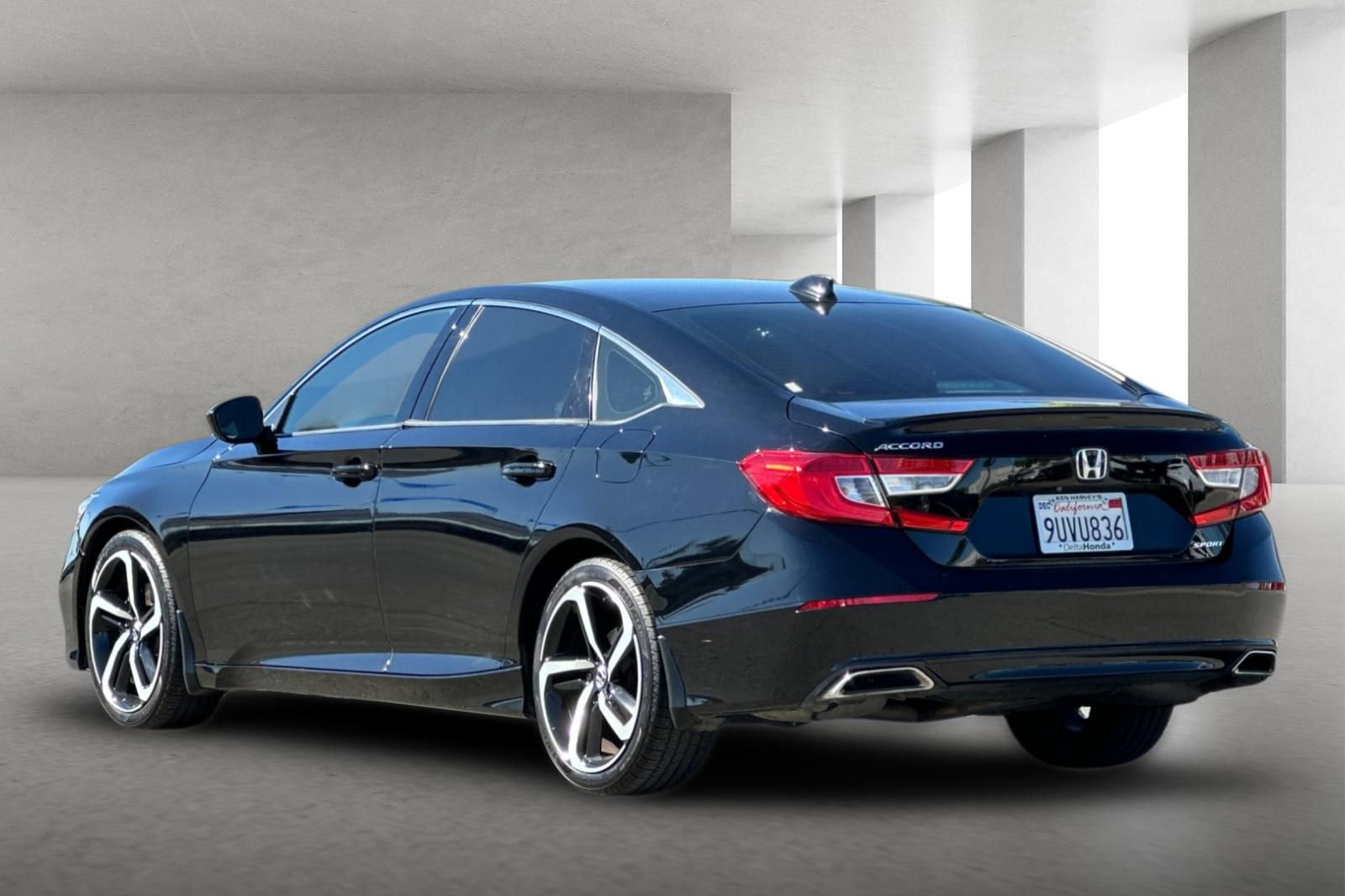 Used 2018 Honda Accord Sport image 6