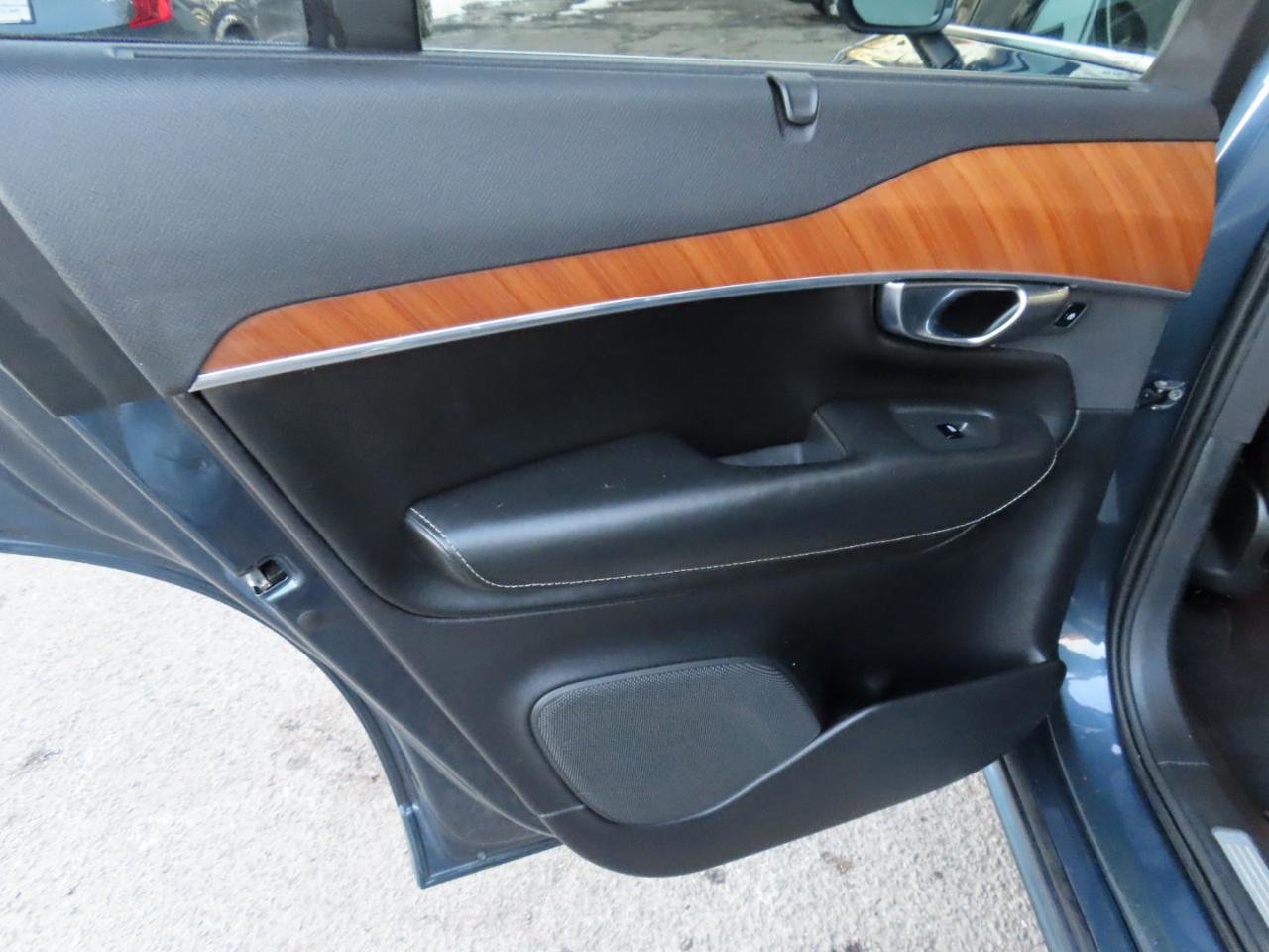 Used 2018 Volvo XC90 T6 Inscription w/ Convenience Package image 9