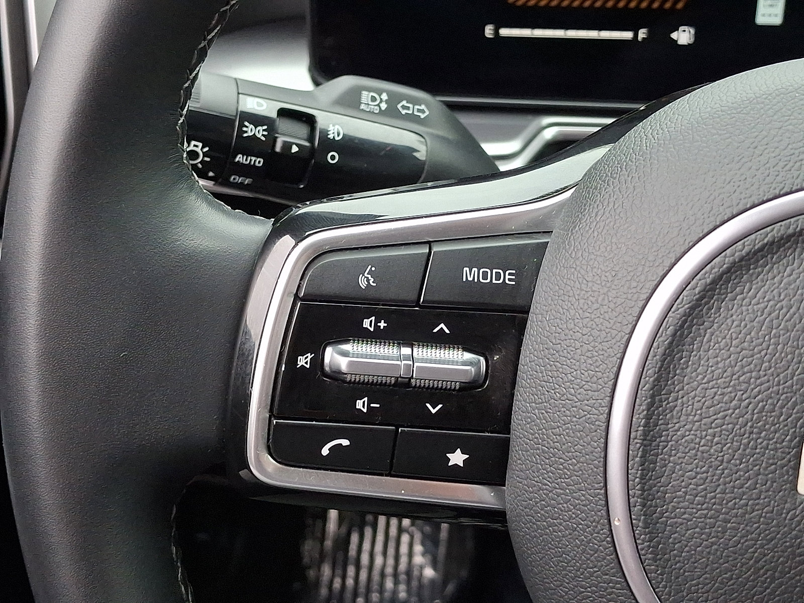 Used 2025 Kia Sorento EX w/ Panoramic Sunroof Package image 23