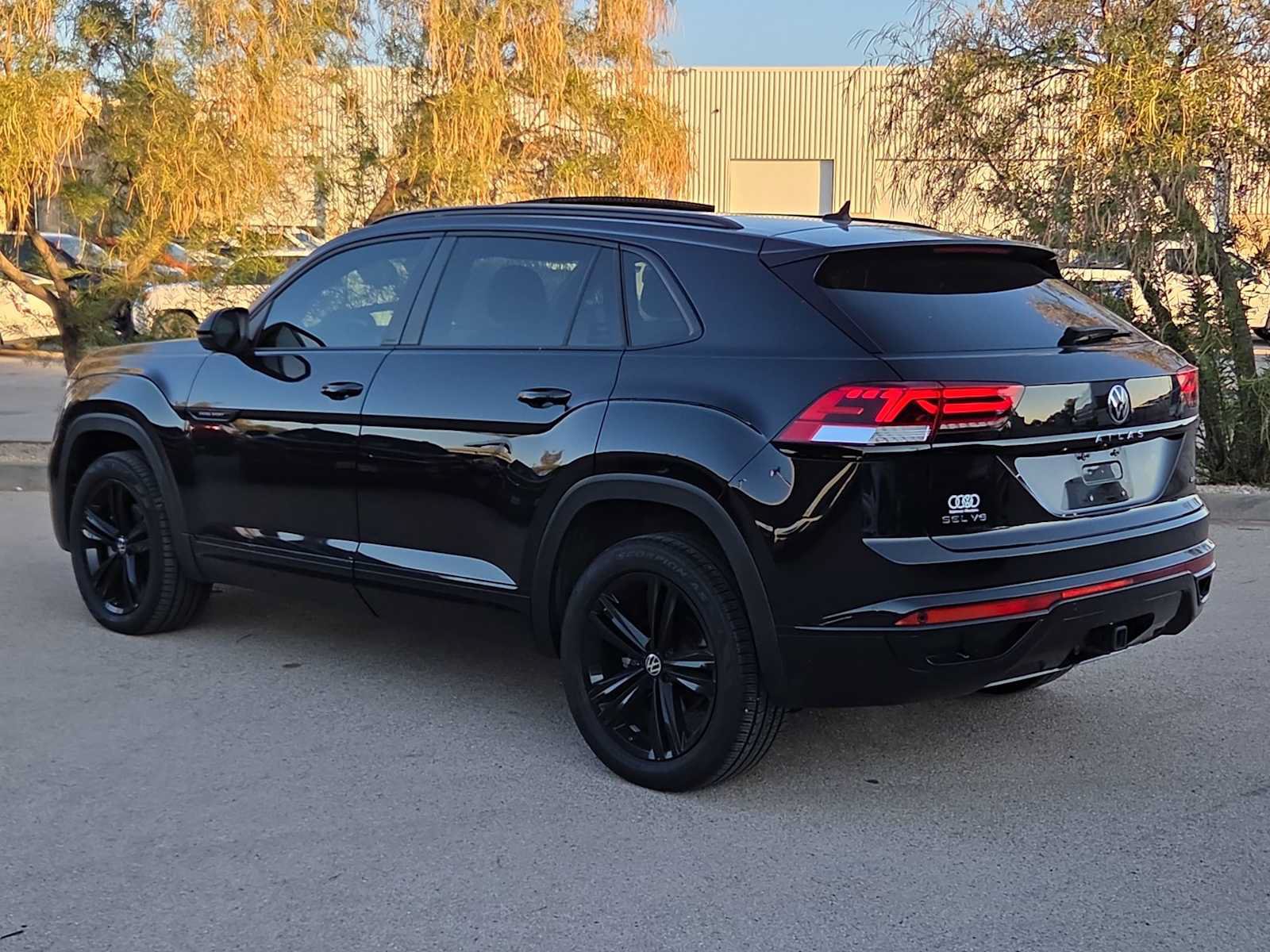 Used 2023 Volkswagen Atlas Cross Sport SEL R-Line AWD/4WD image 6