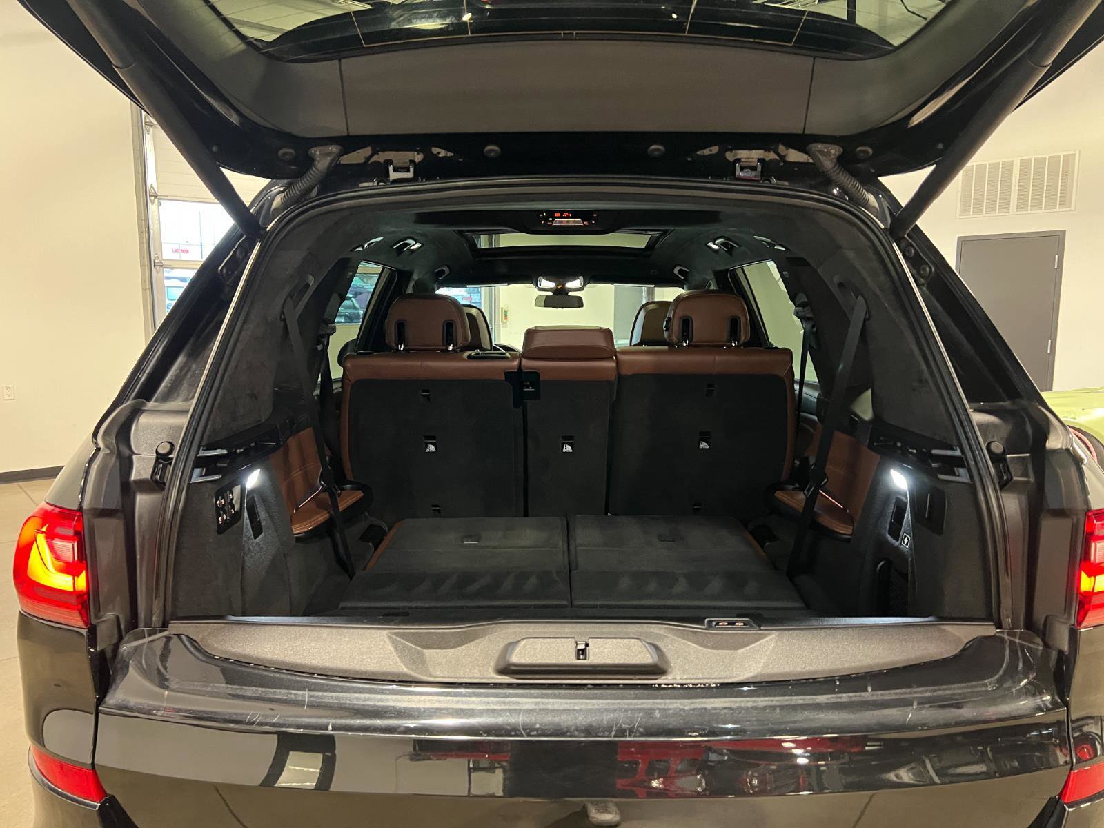 Used 2021 BMW X7 xDrive40i w/ M Sport Package image 40