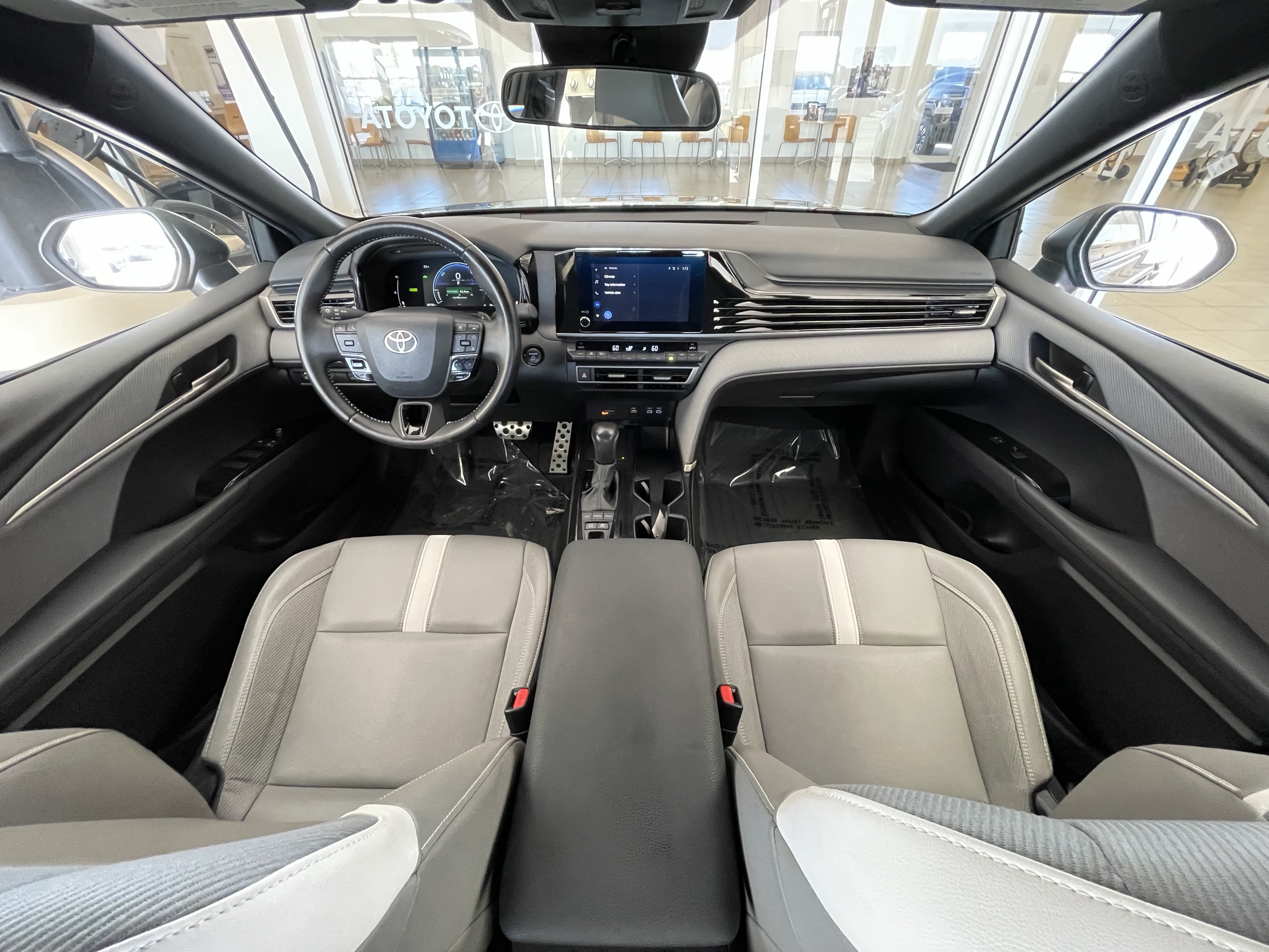 Used 2025 Toyota Camry SE FWD image 10