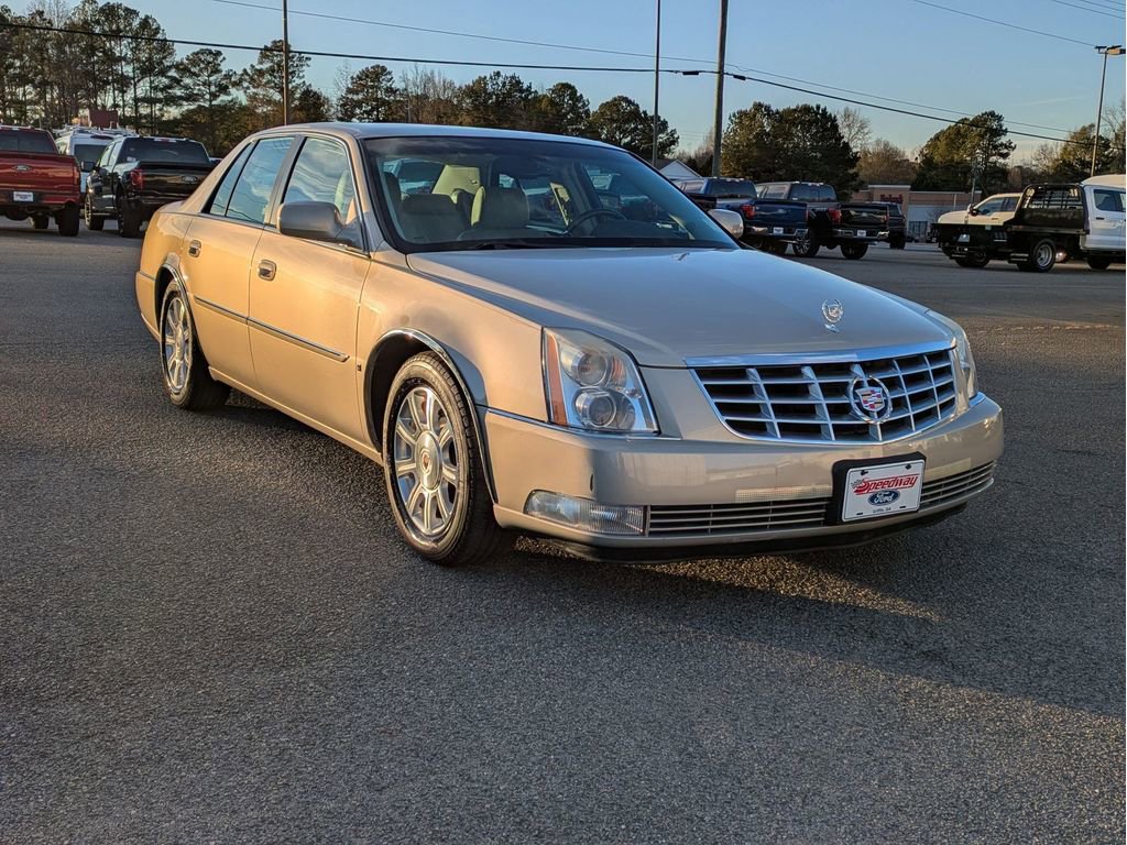 Used 2008 Cadillac DTS w/1SA image 4