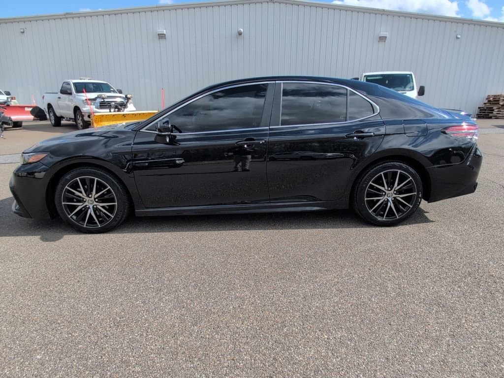Used 2022 Toyota Camry SE AWD/4WD image 3