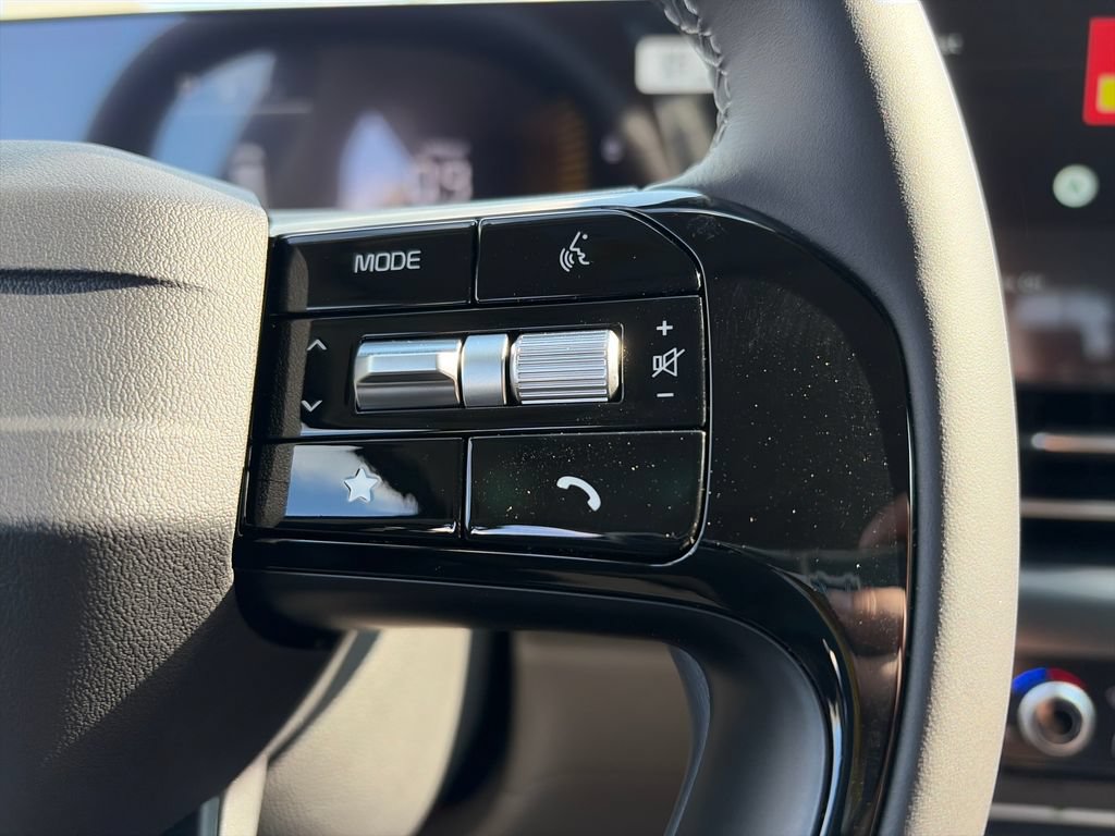 New 2027 Kia Carnival FWD image 12